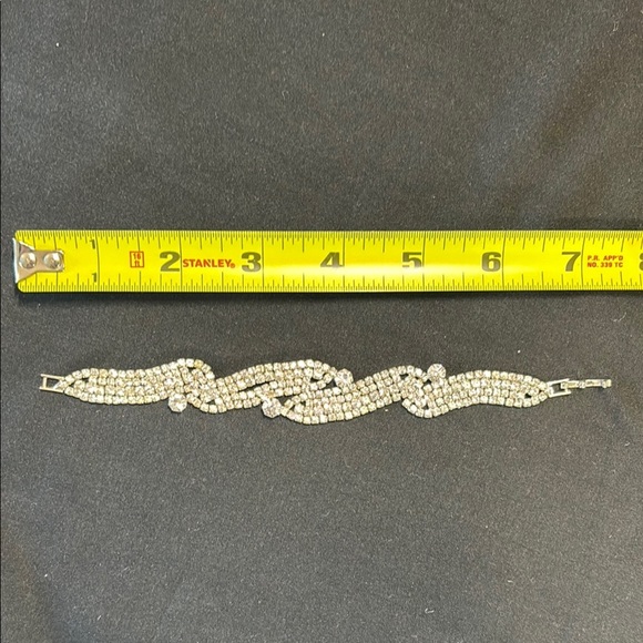 7” Vintage Beautiful rhinestone and Silver Bracelet - Picture 3 of 5